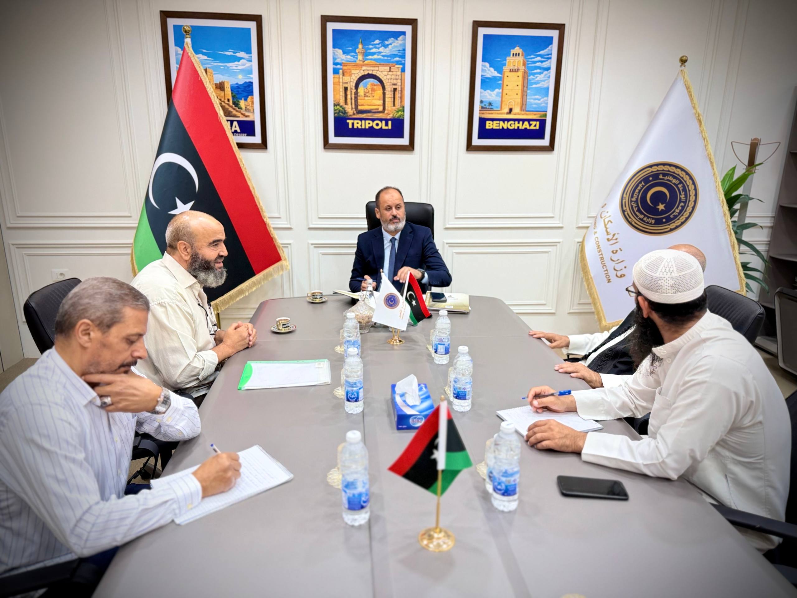 وزير الإسكان والتعمير يلتقي وفداً من المجلس الاجتماعي السراج لبحث تطوير شبكة الطرق والبنية التحتية