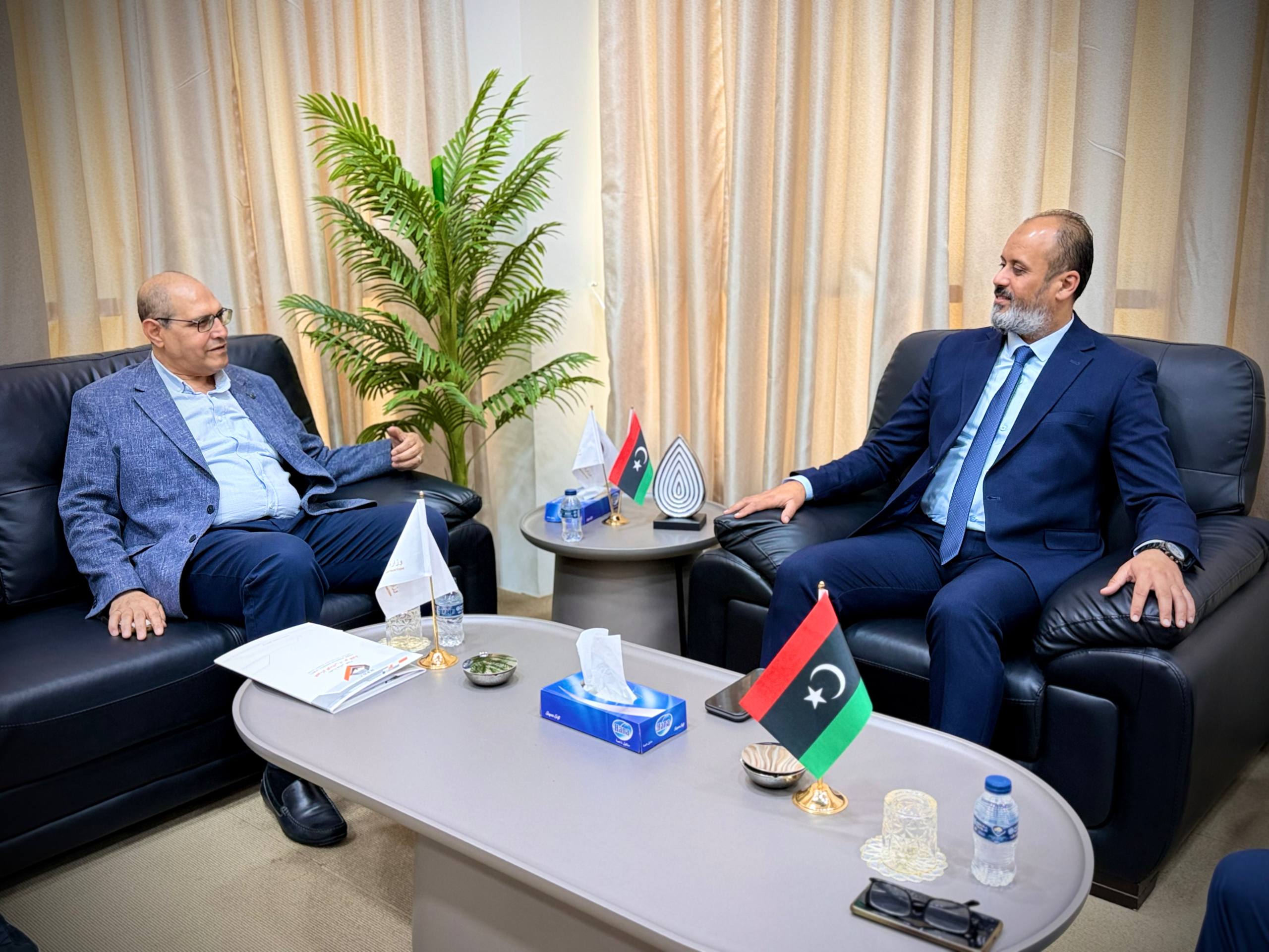 وزير الإسكان والتعمير يبحث مع رئيس مركز دعم القرار تعزيز التعاون المشترك