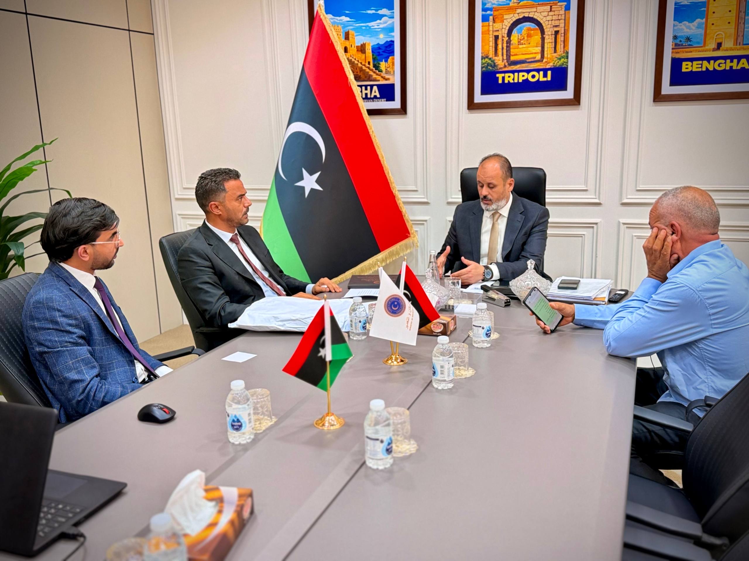 وزير الإسكان والتعمير يبحث تعزيز كفاءة ديوان الوزارة بالمنطقة الجنوبية