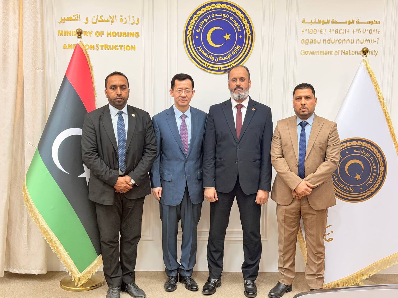 وزير الإسكان والتعمير يبحث مع السفير الصيني تفعيل الشراكة الإنشائية وعودة الشركات لاستكمال مشاريع الإعمار