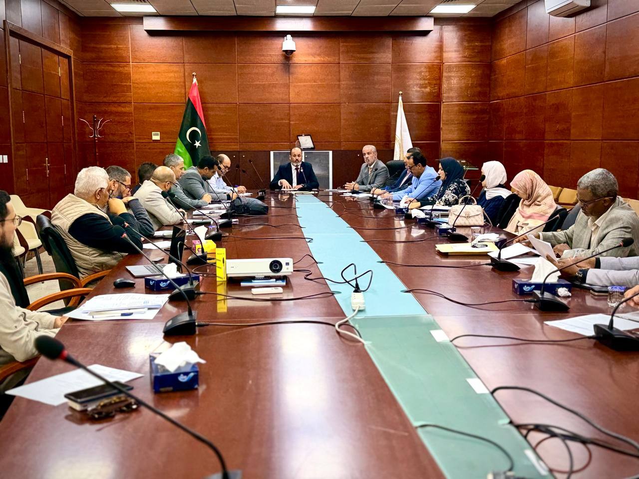 عقد وزير الإسكان والتعمير الاجتماع التنسيقي الأول لتصنيف عقود ومشاريع الوزارة، تمهيداً لتحديد أولويات المرحلة القادمة.
