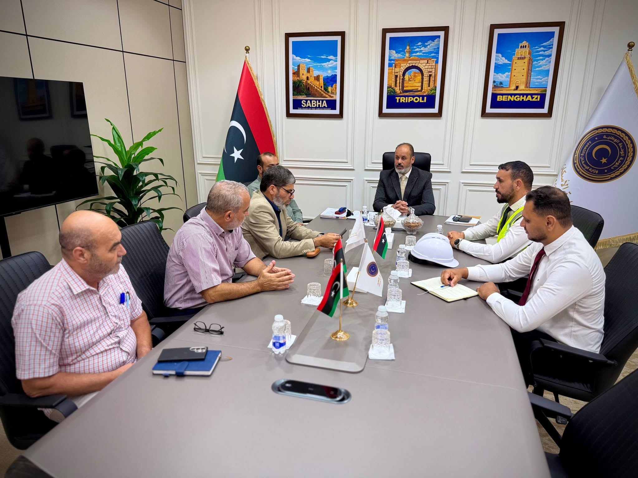 وزير الإسكان والتعمير يؤكد دعمه الكامل للكفاءات الهندسية الوطنية والمطورين العقاريين في ليبيا
