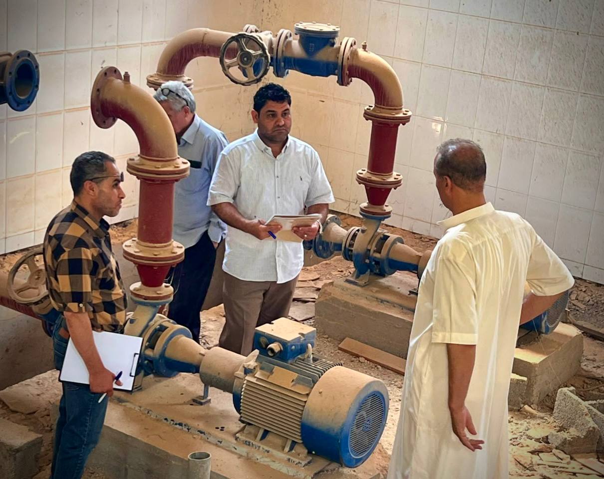ديوان الوزارة بالمنطقة الوسطى يتابع ميدانياً مشاريع المياه المتعثرة ببلدية زليتن